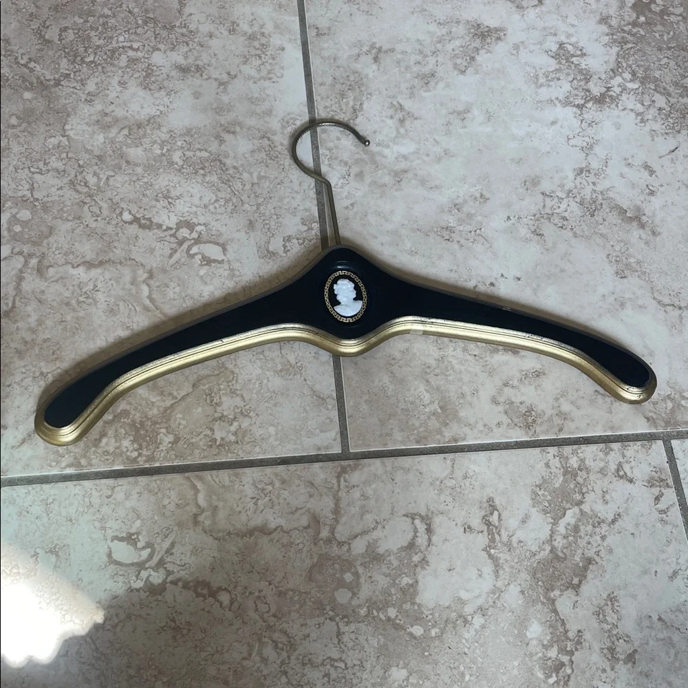 Vintage Yugoslavia Cameo hanger in black and gold